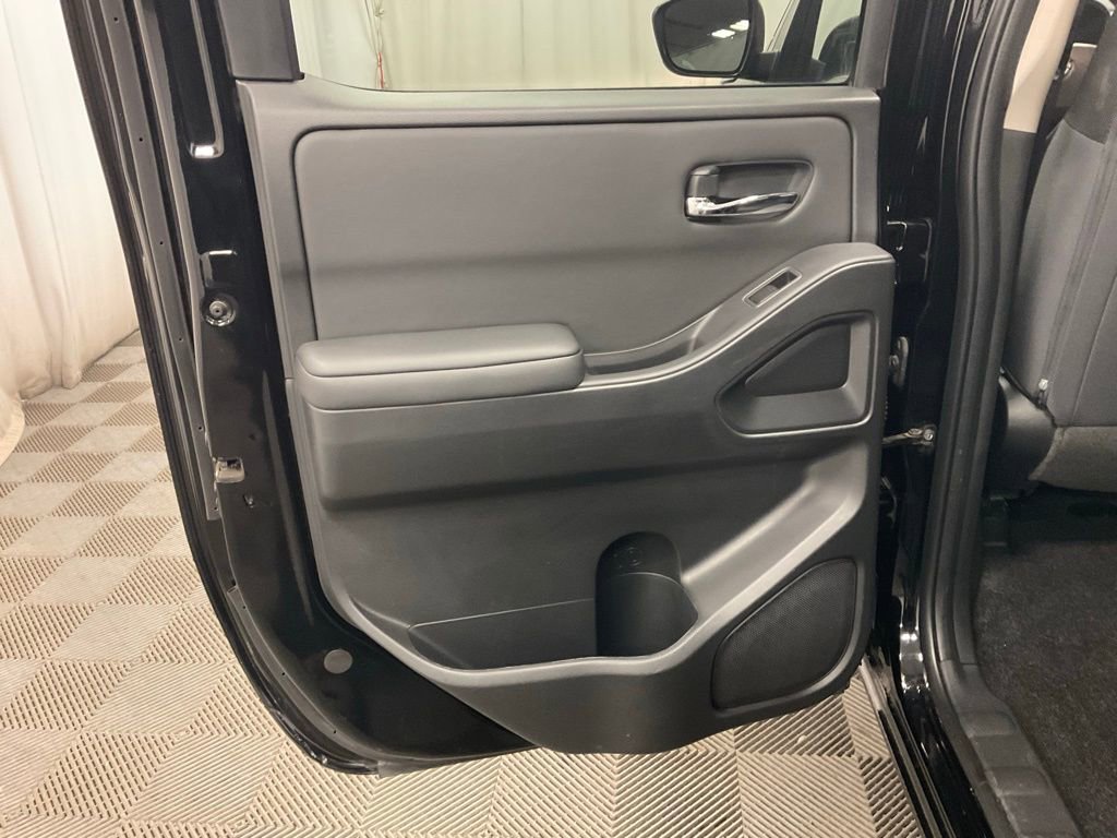 Used 2024 Nissan Frontier SV image 33