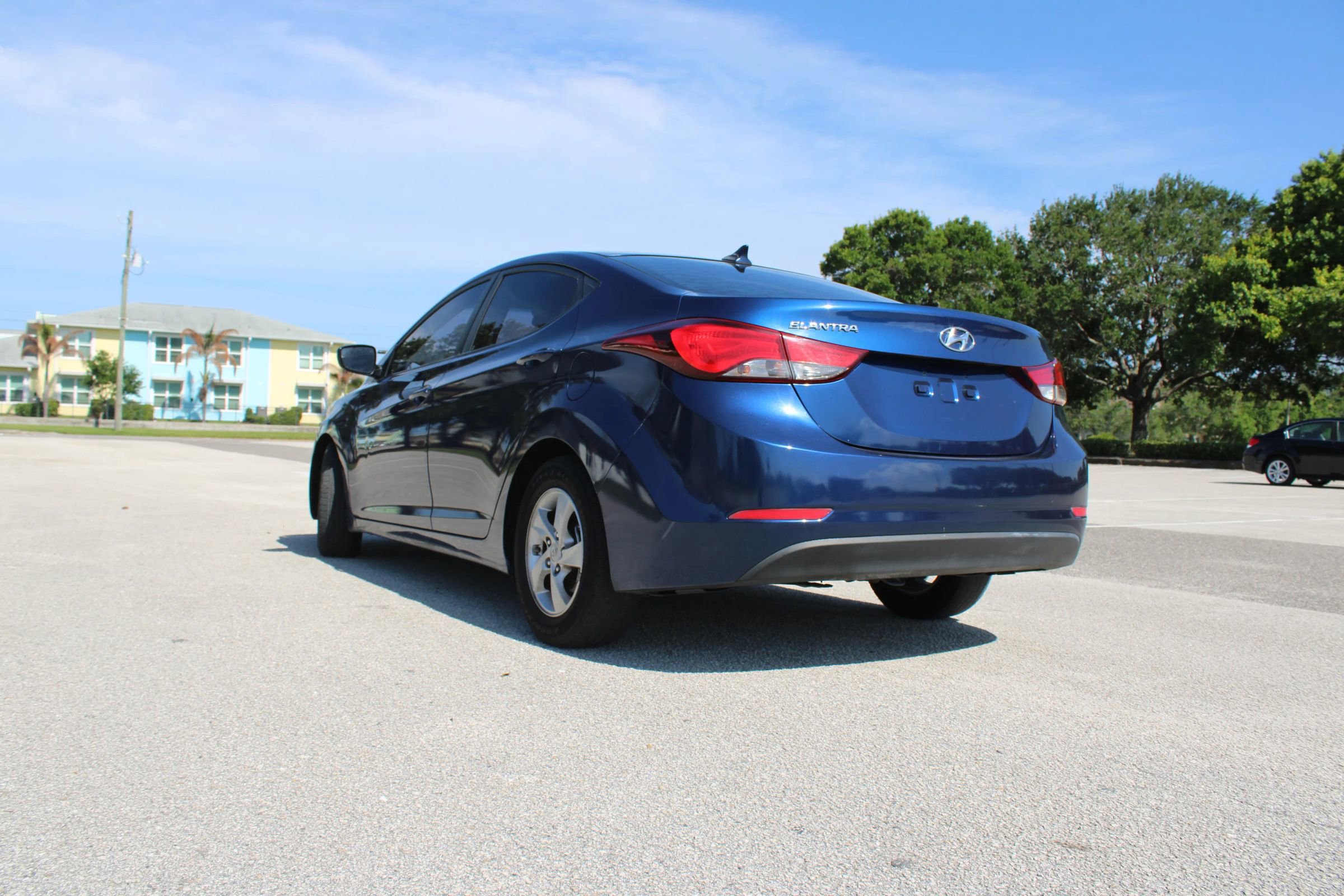 Used 2015 Hyundai Elantra SE FWD image 4