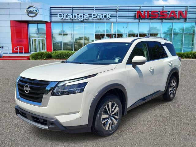 Used 2024 Nissan Pathfinder SL w/ Cargo Package FWD image 4