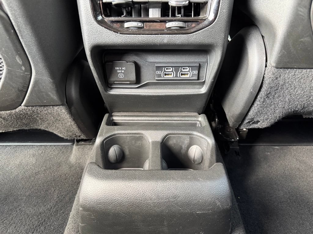 Used 2023 Jeep Grand Cherokee L Limited AWD/4WD image 17