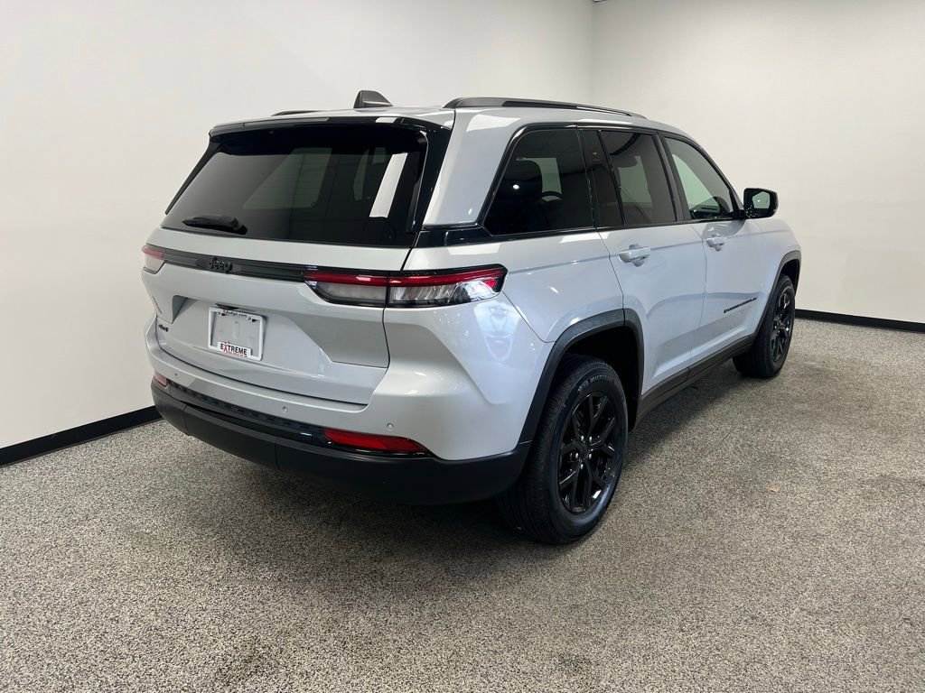 Used 2024 Jeep Grand Cherokee Altitude image 19