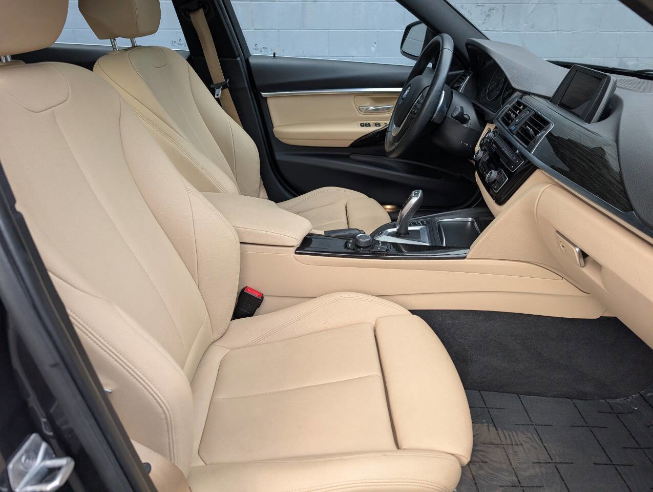 Used 2017 BMW 330e RWD image 8