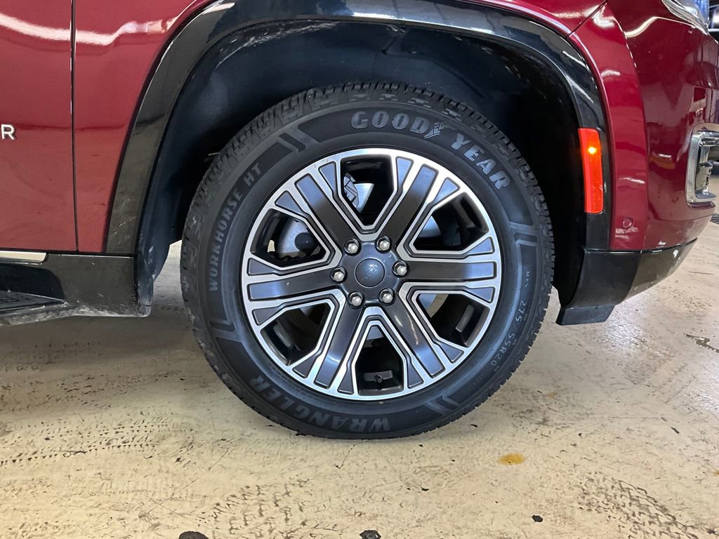 Used 2024 Jeep Wagoneer L Series II w/ Flexible Seating Group image 20