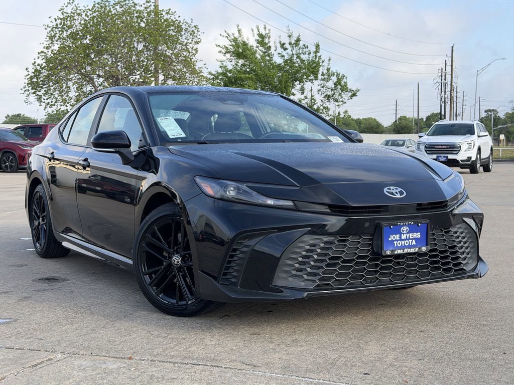 Used 2025 Toyota Camry SE FWD image 2