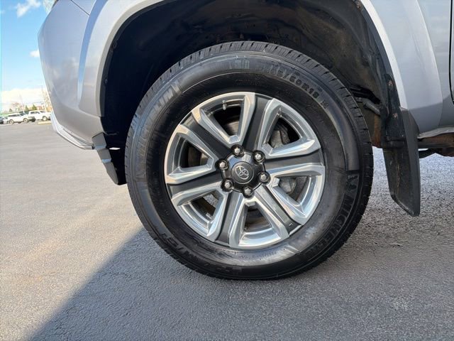 Used 2017 Toyota Tacoma TRD Sport w/ Tow Package (A/T) image 14