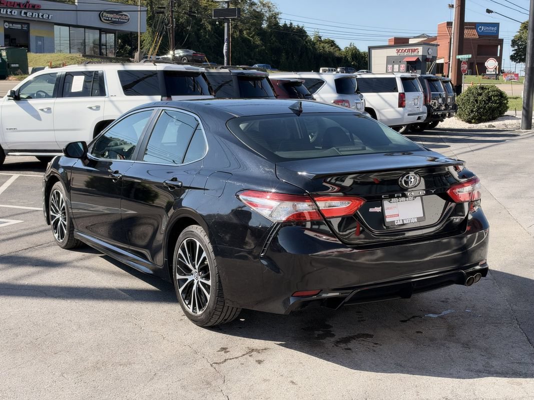 Used 2019 Toyota Camry SE FWD image 4