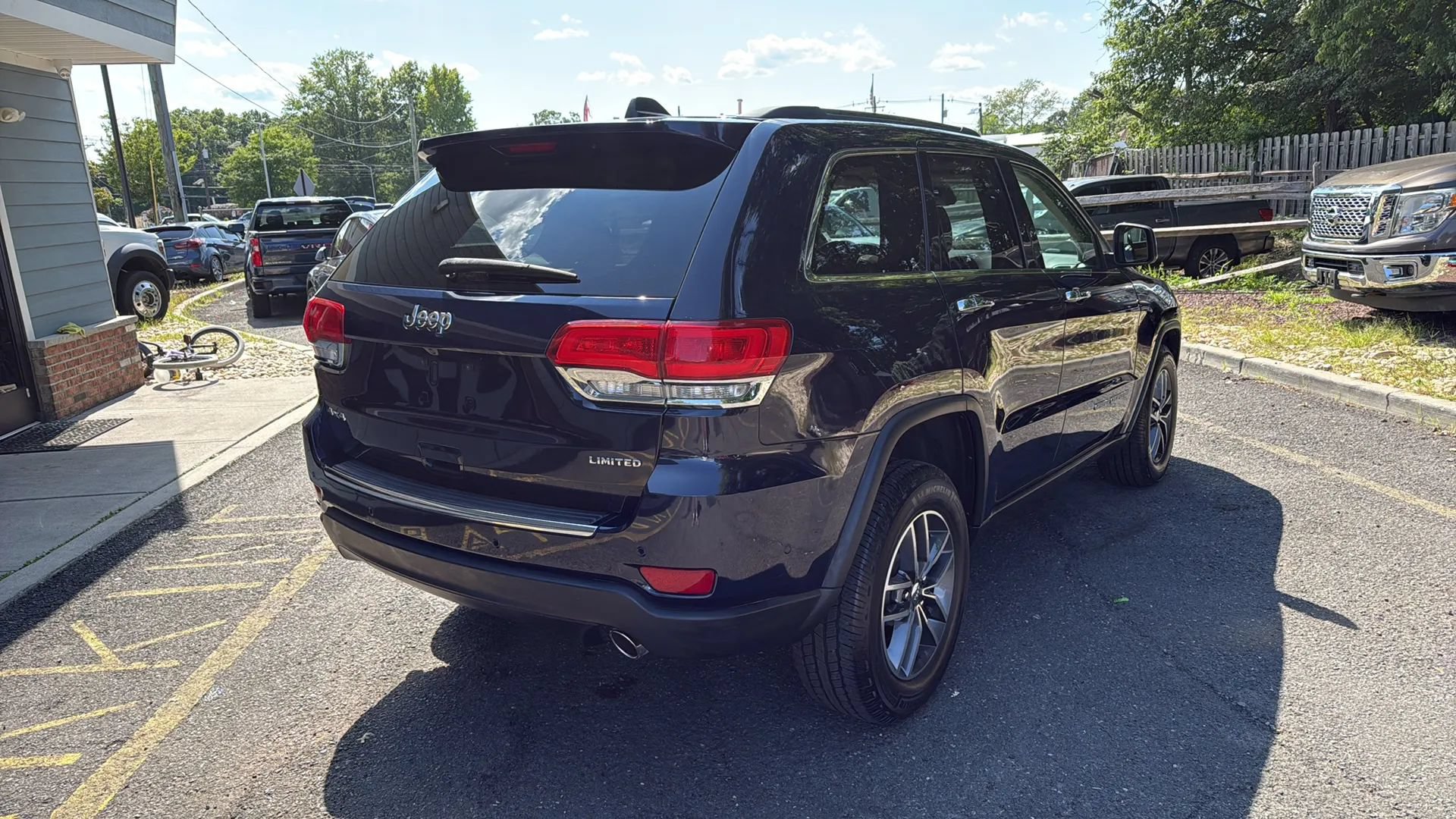 Used 2018 Jeep Grand Cherokee Limited AWD/4WD image 3