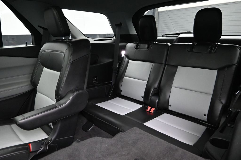 Used 2022 Ford Explorer XLT w/ Equipment Group 202A AWD/4WD image 5