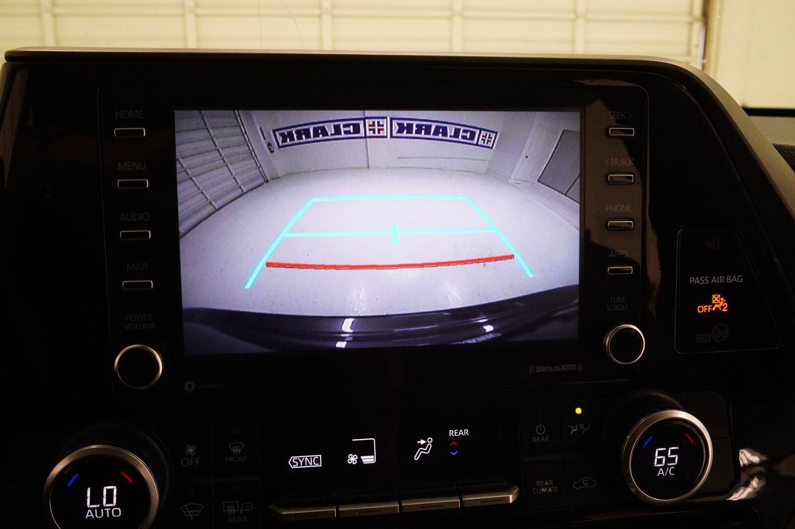 Used 2022 Toyota Highlander L FWD image 16