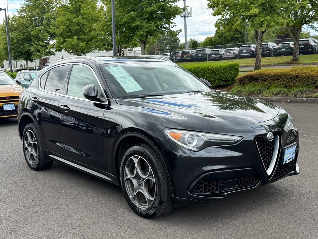 Used 2018 Alfa Romeo Stelvio AWD image 2