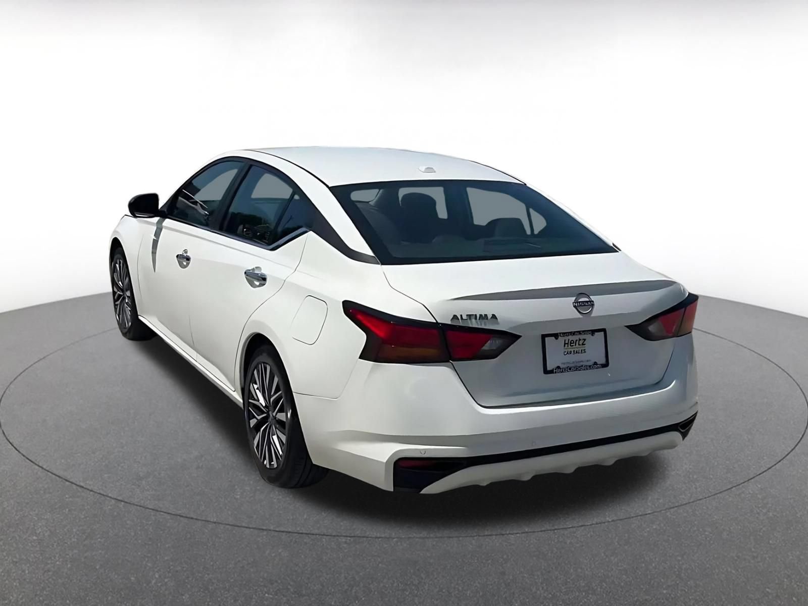 Used 2025 Nissan Altima 2.5 SV FWD image 9
