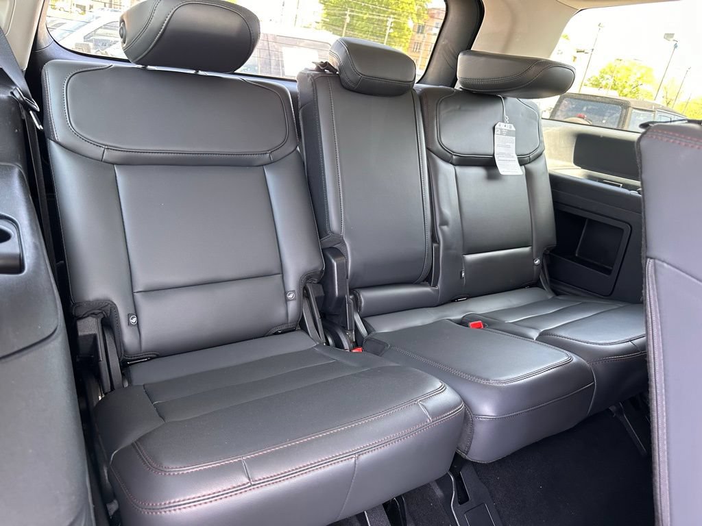 Used 2025 Ford Expedition Active AWD/4WD image 23