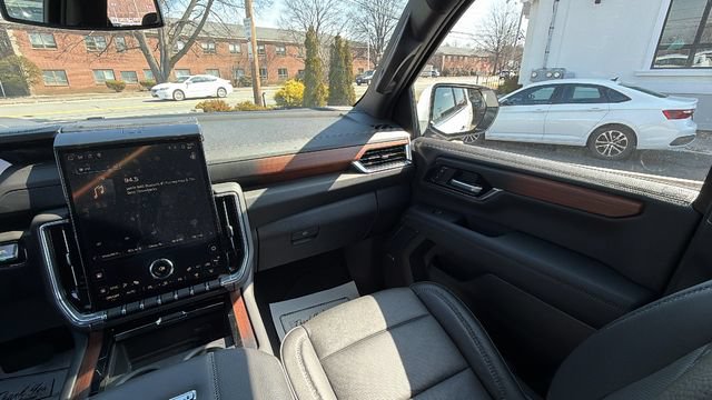 Certified 2025 GMC Yukon XL Denali AWD/4WD image 38