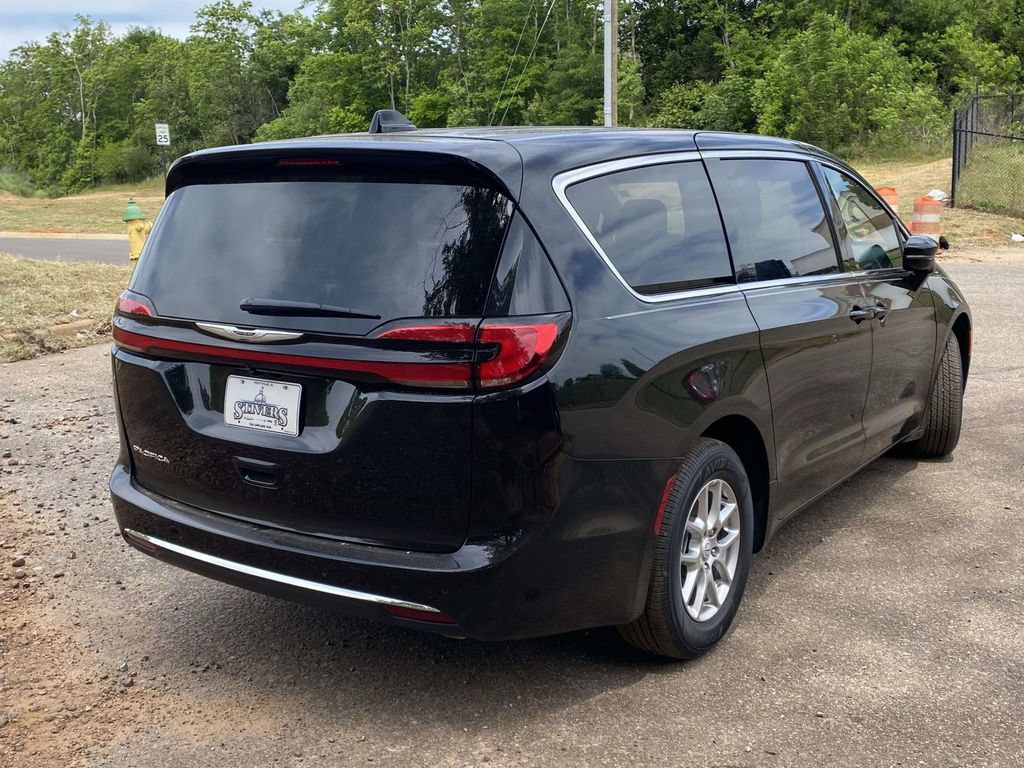 New 2026 Chrysler Pacifica Select FWD image 7