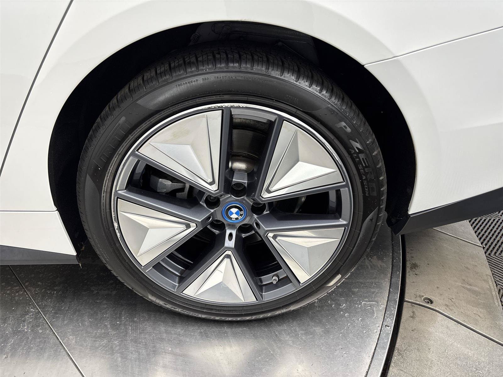 Used 2023 BMW i4 eDrive35 RWD image 27