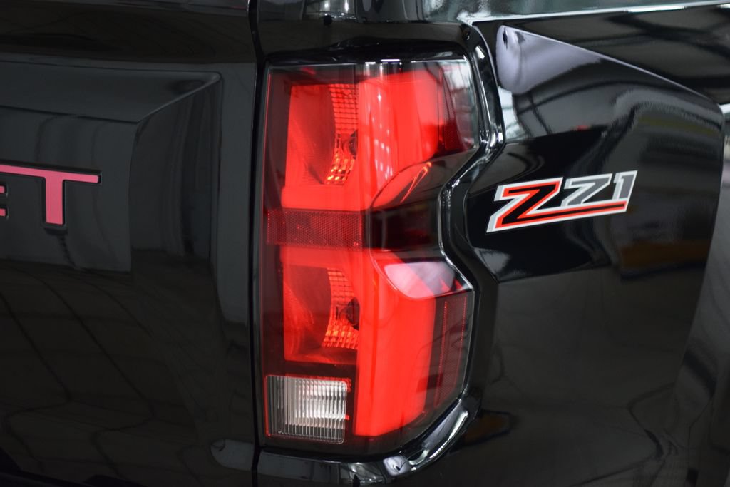 Used 2024 Chevrolet Colorado Z71 w/ Z71 Convenience Package 2 AWD/4WD image 21