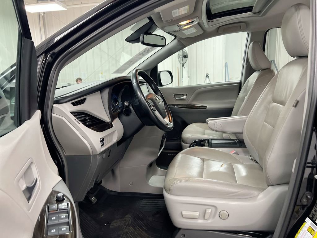 Used 2019 Toyota Sienna XLE image 20