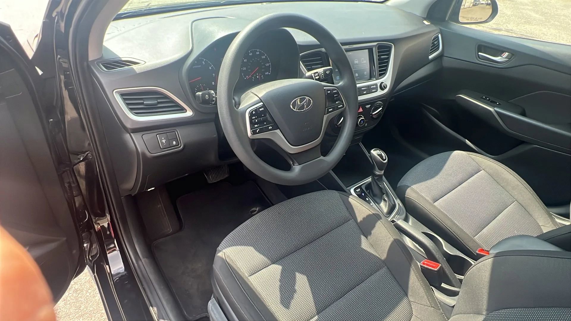 Used 2022 Hyundai Accent SEL image 23