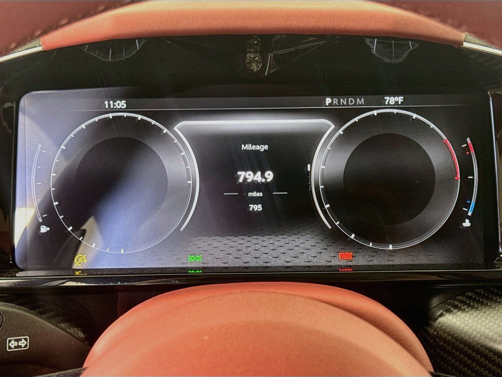 Used 2025 Aston Martin Vanquish RWD image 13