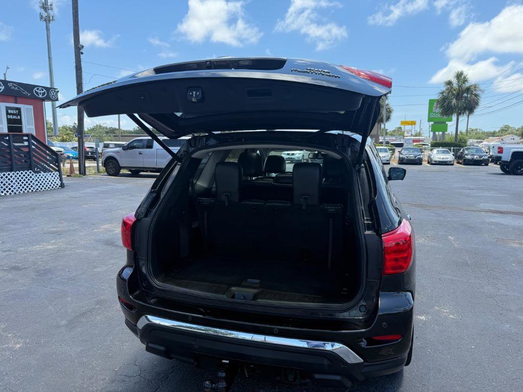 Used 2017 Nissan Pathfinder Platinum w/ Cargo Package image 21