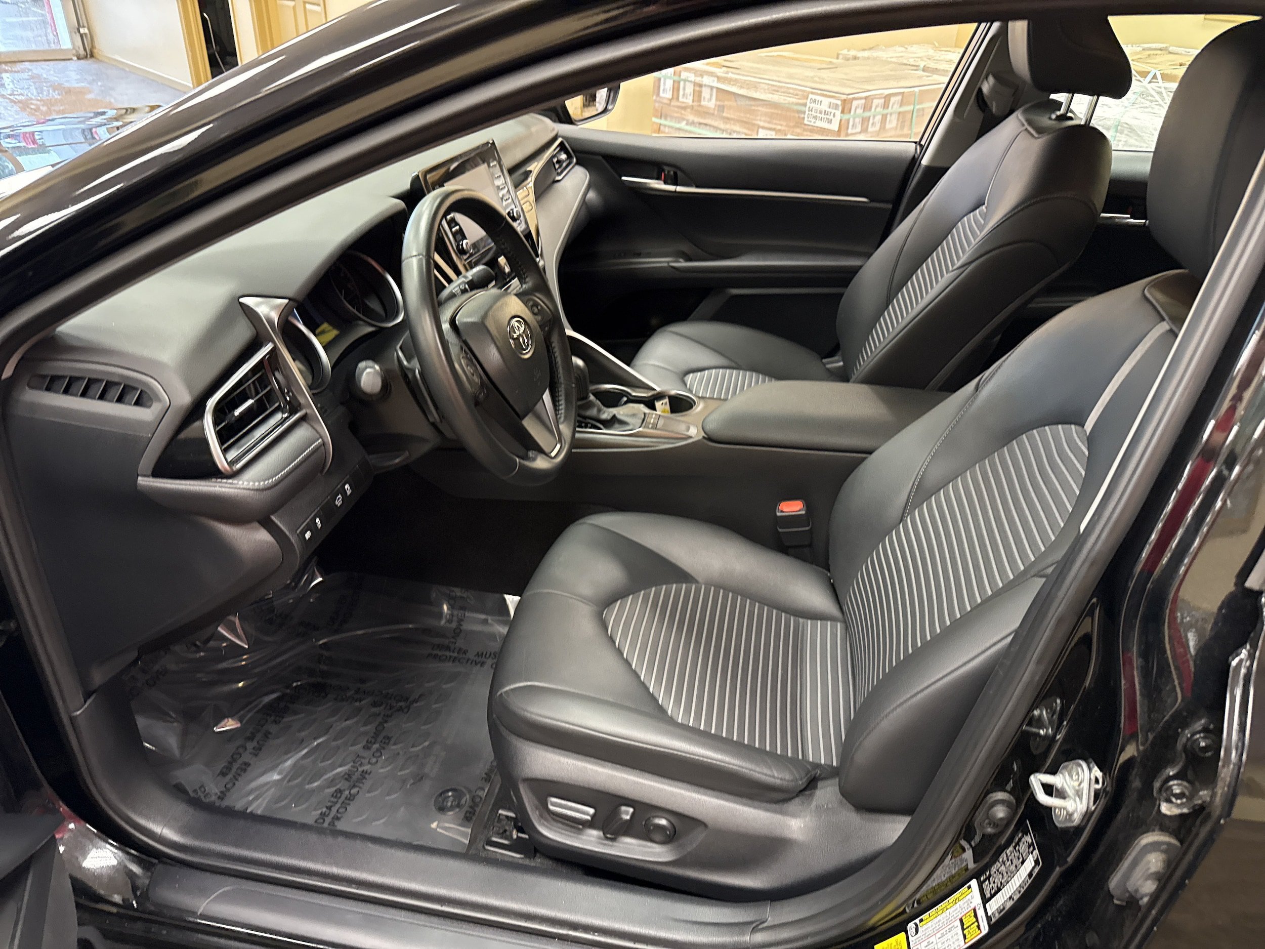 Used 2023 Toyota Camry SE FWD image 6