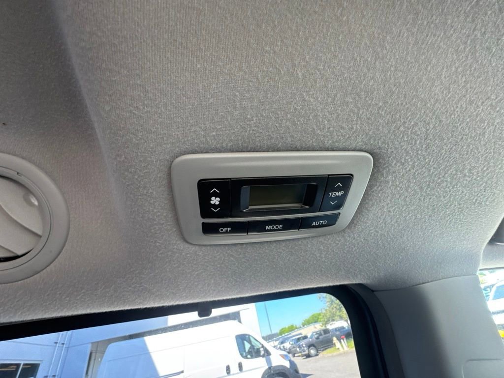Used 2011 Toyota Sienna XLE w/ Entertainment Pkg FWD image 14
