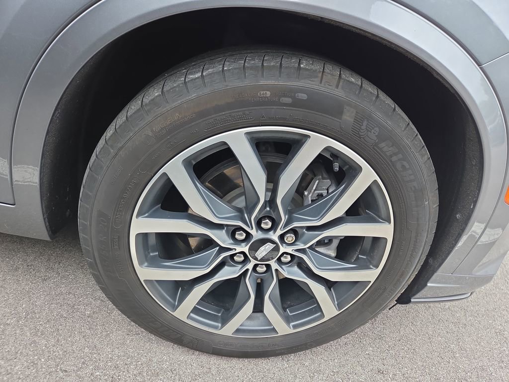 Used 2021 Cadillac XT6 Sport w/ LPO, Floor Liner Package AWD/4WD image 2