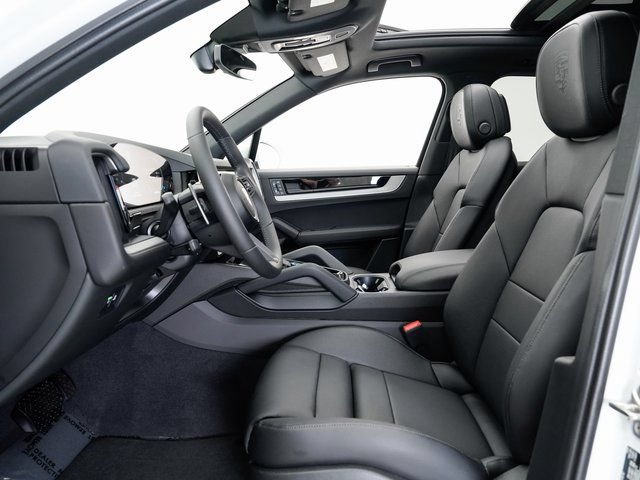 Certified 2025 Porsche Cayenne AWD/4WD image 6