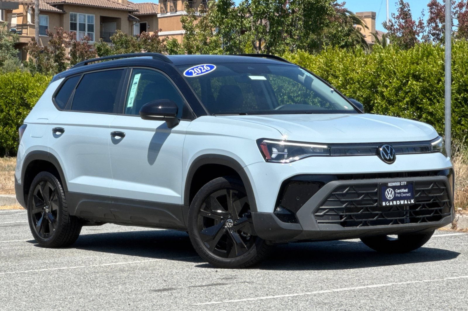 Certified 2026 Volkswagen Taos SE FWD image 2