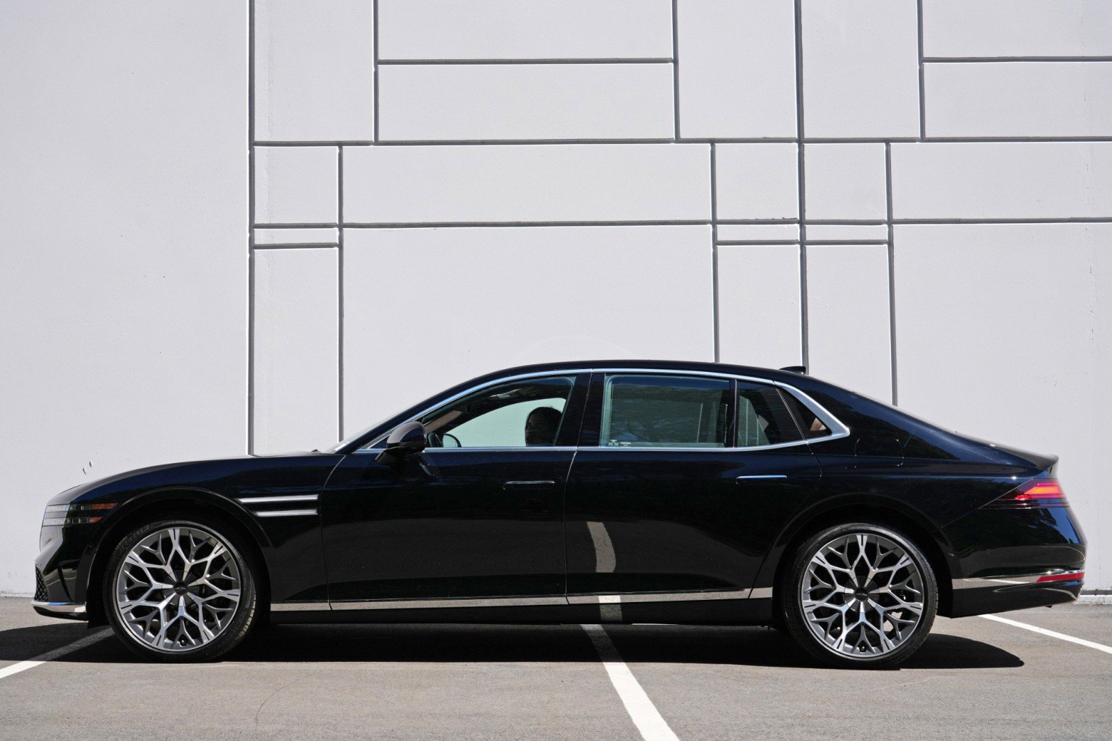 Used 2024 Genesis G90 3.5T AWD/4WD image 9