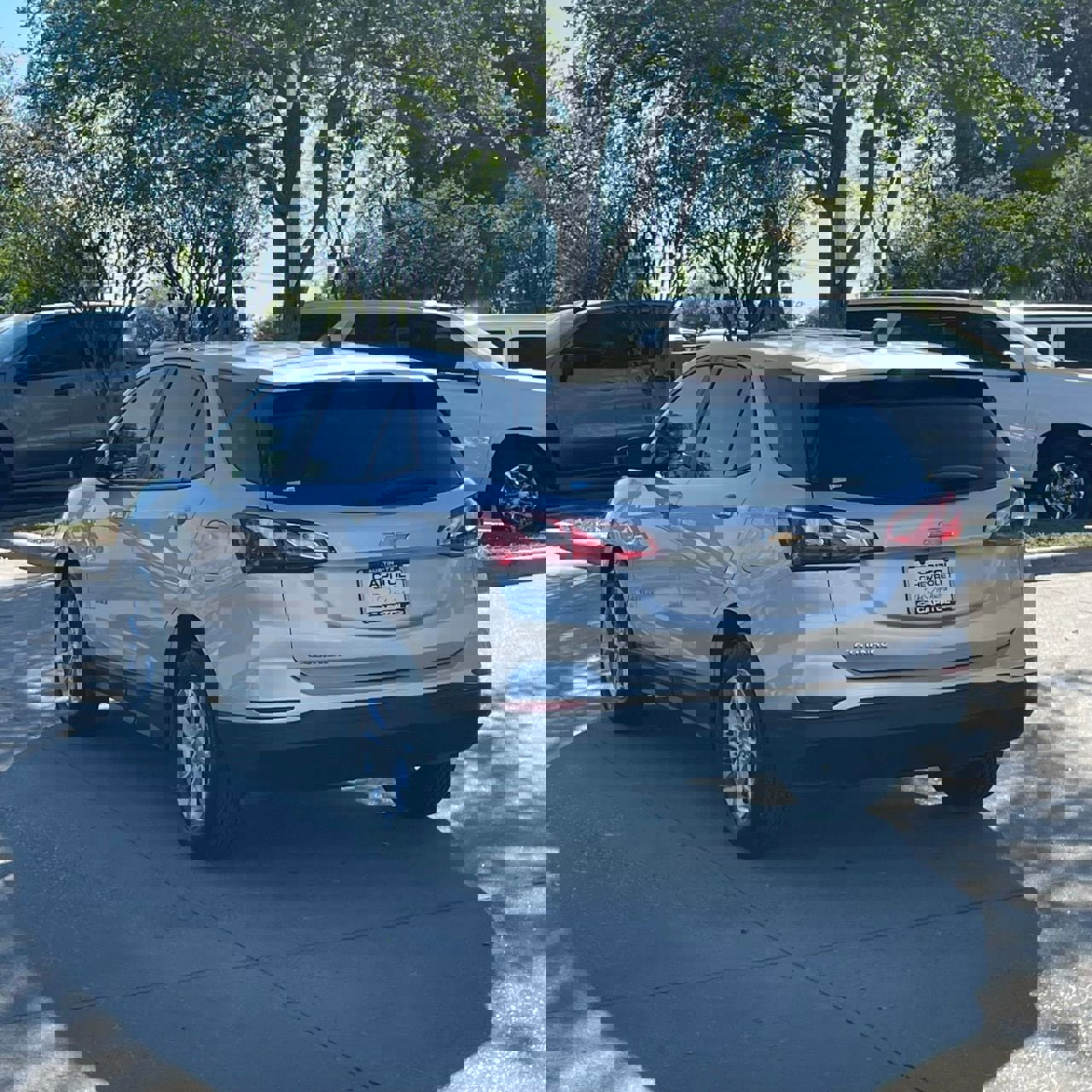 Used 2021 Chevrolet Equinox LS w/ LS Convenience Package image 4