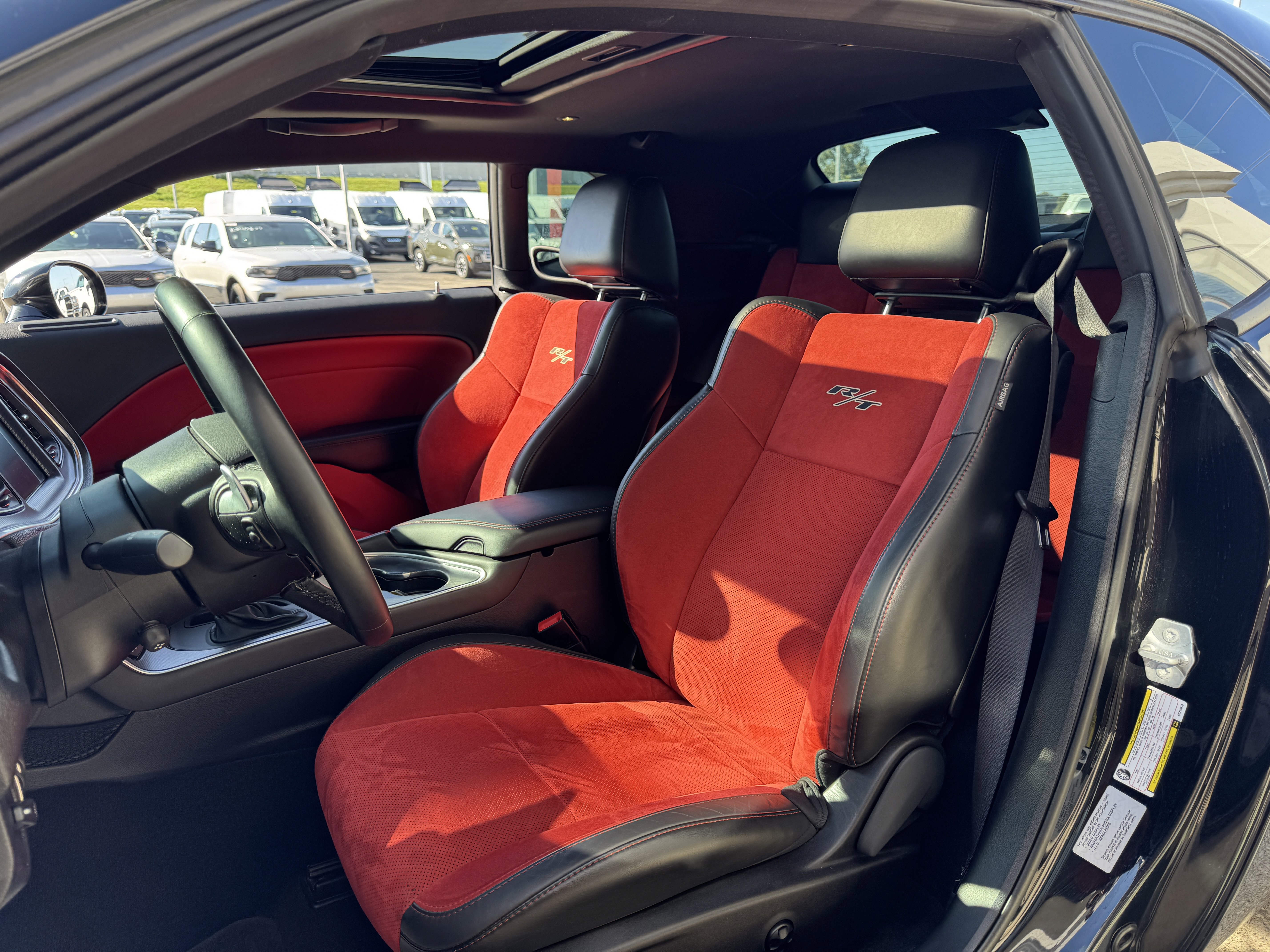 Used 2016 Dodge Challenger R/T Scat Pack w/ Leather Interior Group image 23