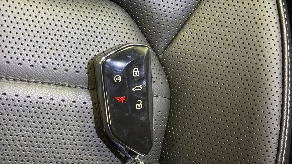 Used 2025 Volkswagen Atlas Cross Sport SEL R-Line AWD/4WD image 36