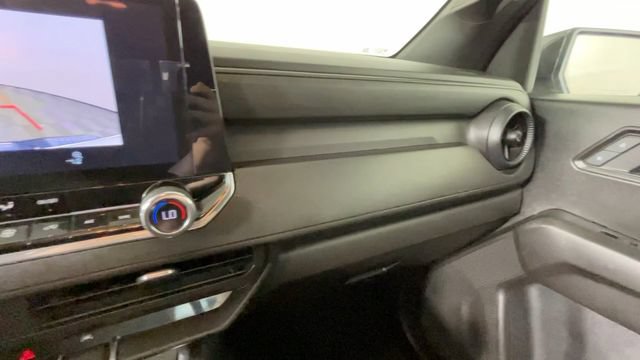 Used 2025 Chevrolet Colorado Trail Boss AWD/4WD image 35
