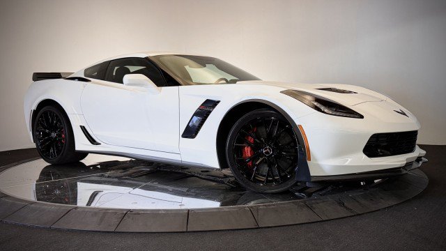Used 2015 Chevrolet Corvette Z06 w/ 3LZ Preferred Equipment Group RWD image 18