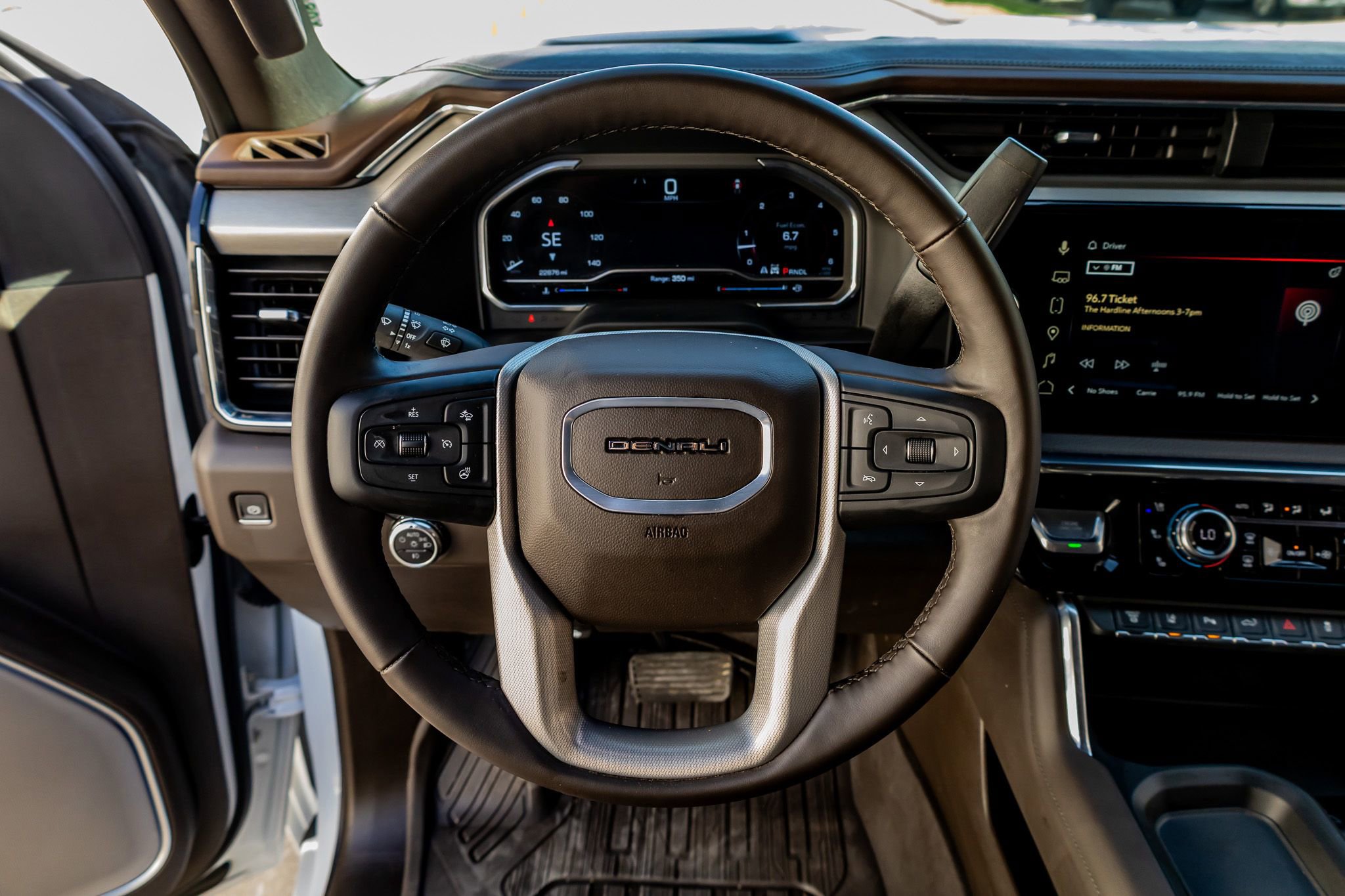 Used 2025 GMC Sierra 3500 Denali w/ Denali Reserve Package image 18