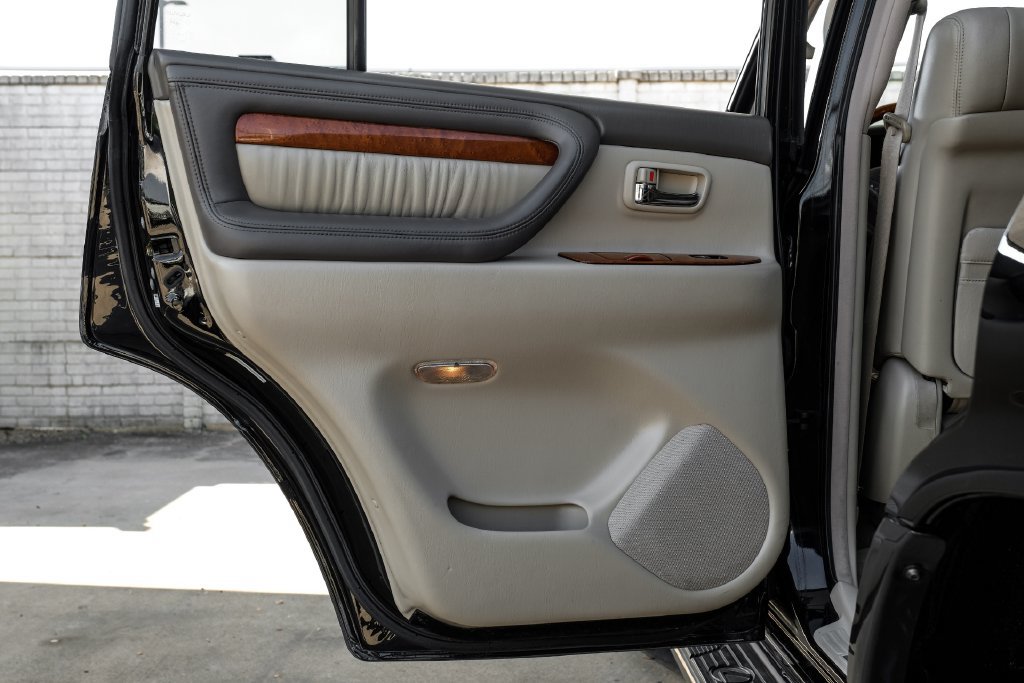 Used 2005 Lexus LX 470 4WD image 54