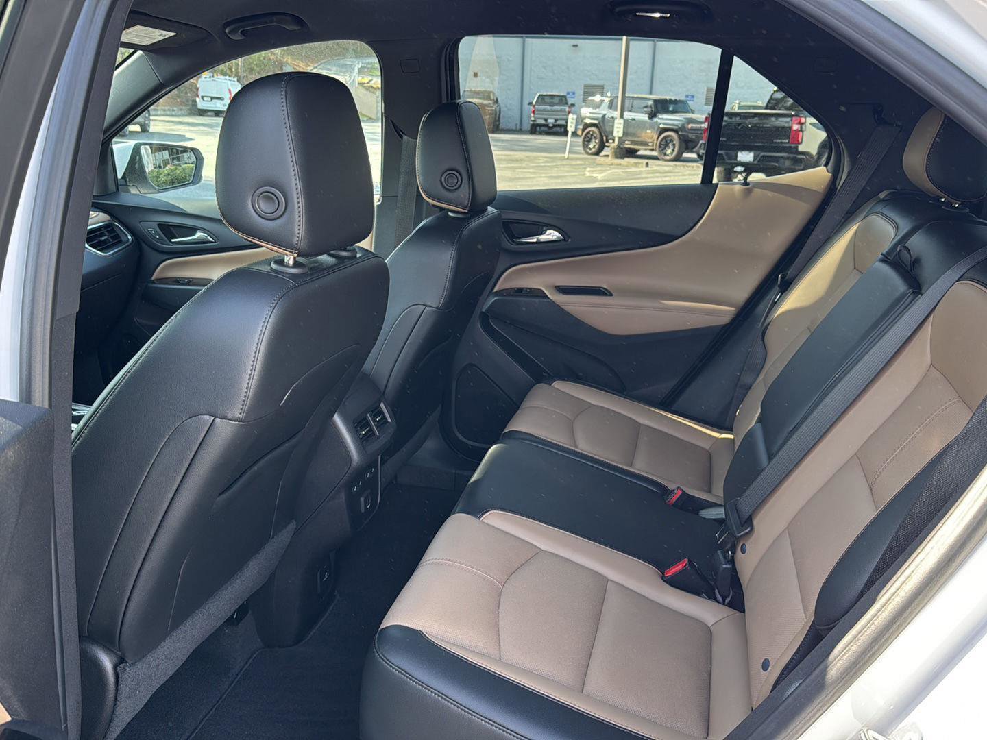 Used 2023 Chevrolet Equinox Premier image 10
