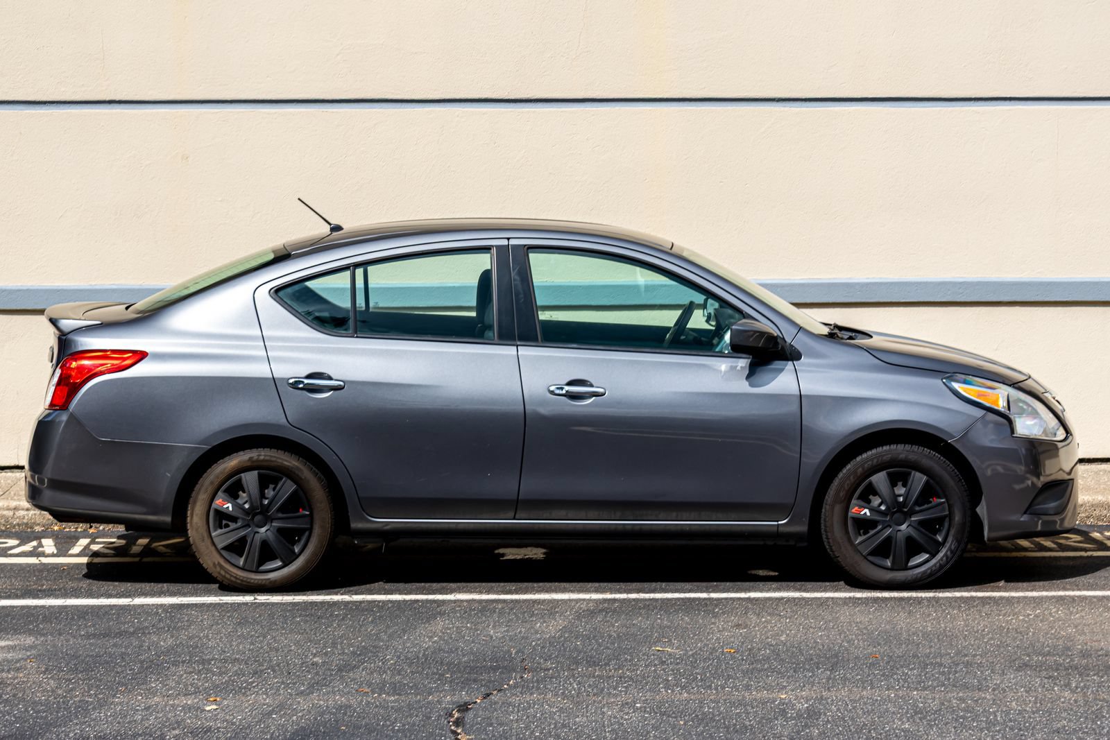 Used 2019 Nissan Versa SV FWD image 10