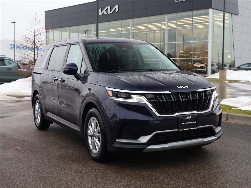 Used 2023 Kia Carnival LX image 1