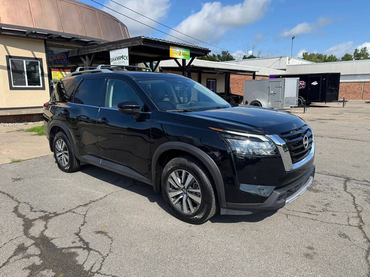 Used 2025 Nissan Pathfinder SL w/ Cargo Package AWD/4WD image 5