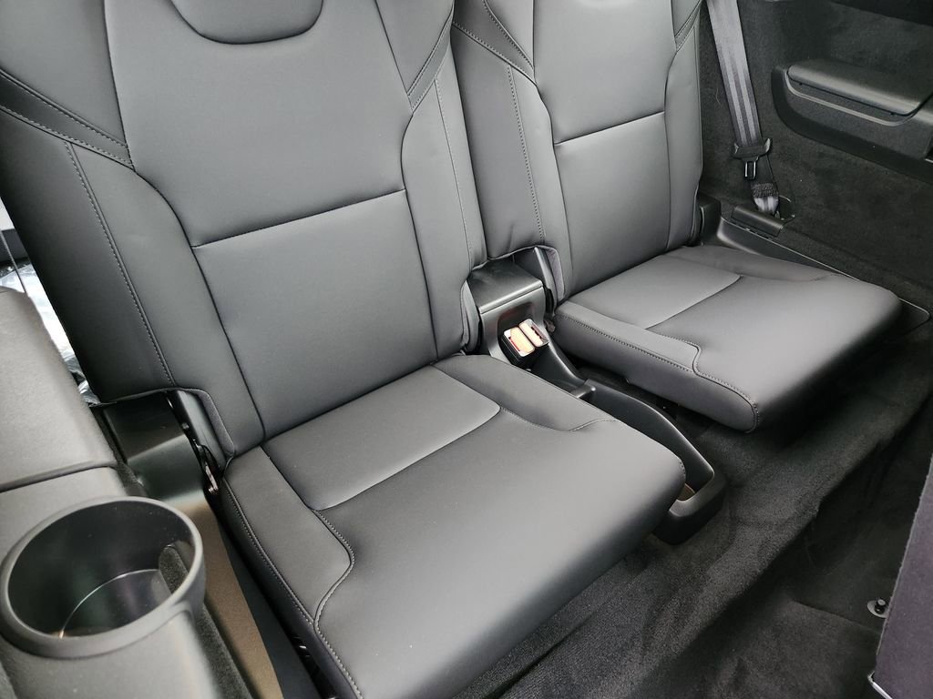 New 2025 Volvo XC90 B6 Core w/ Protection Package Premier image 22