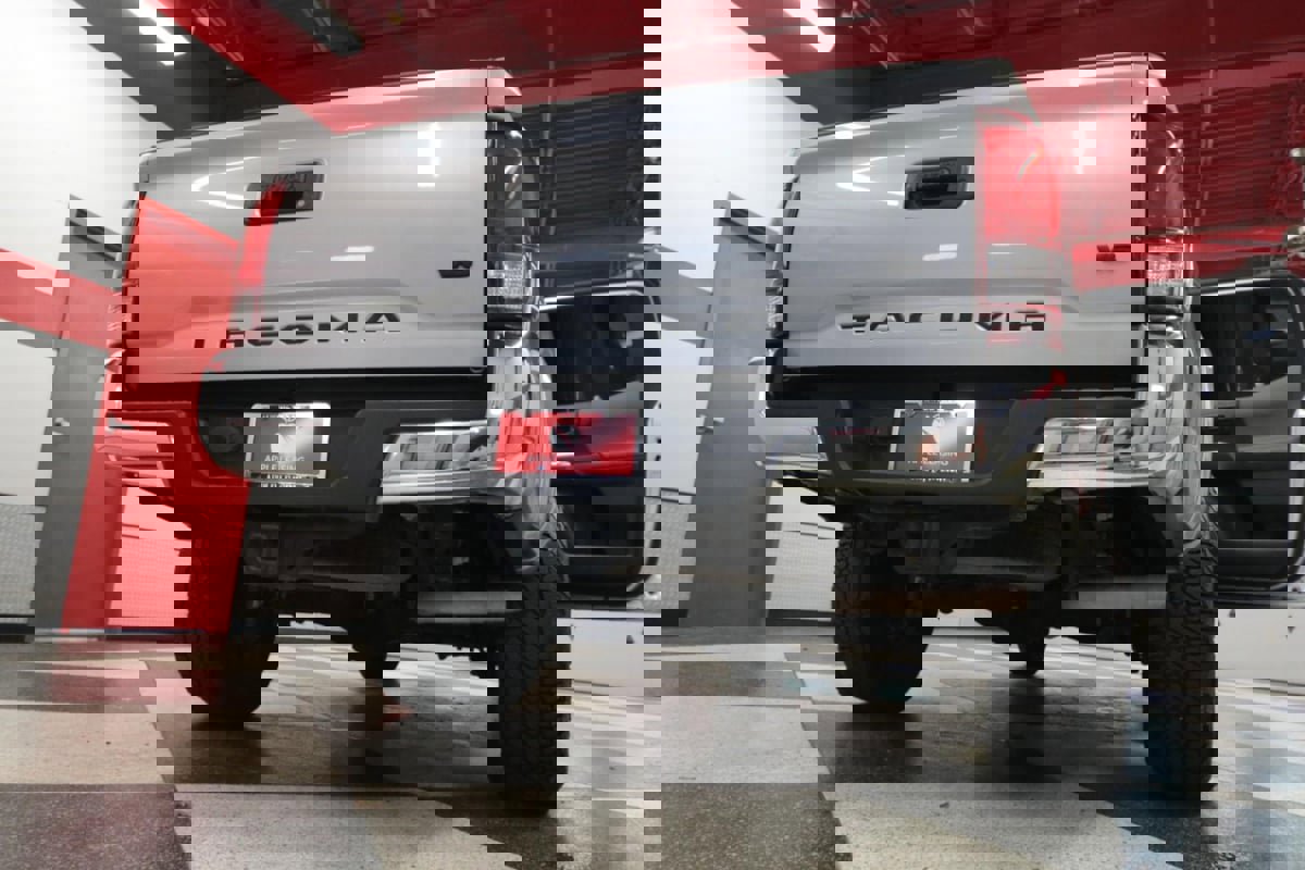 Used 2018 Toyota Tacoma SR5 image 28