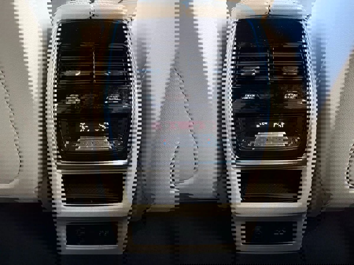 Used 2021 BMW X7 xDrive40i w/ Executive Package image 53