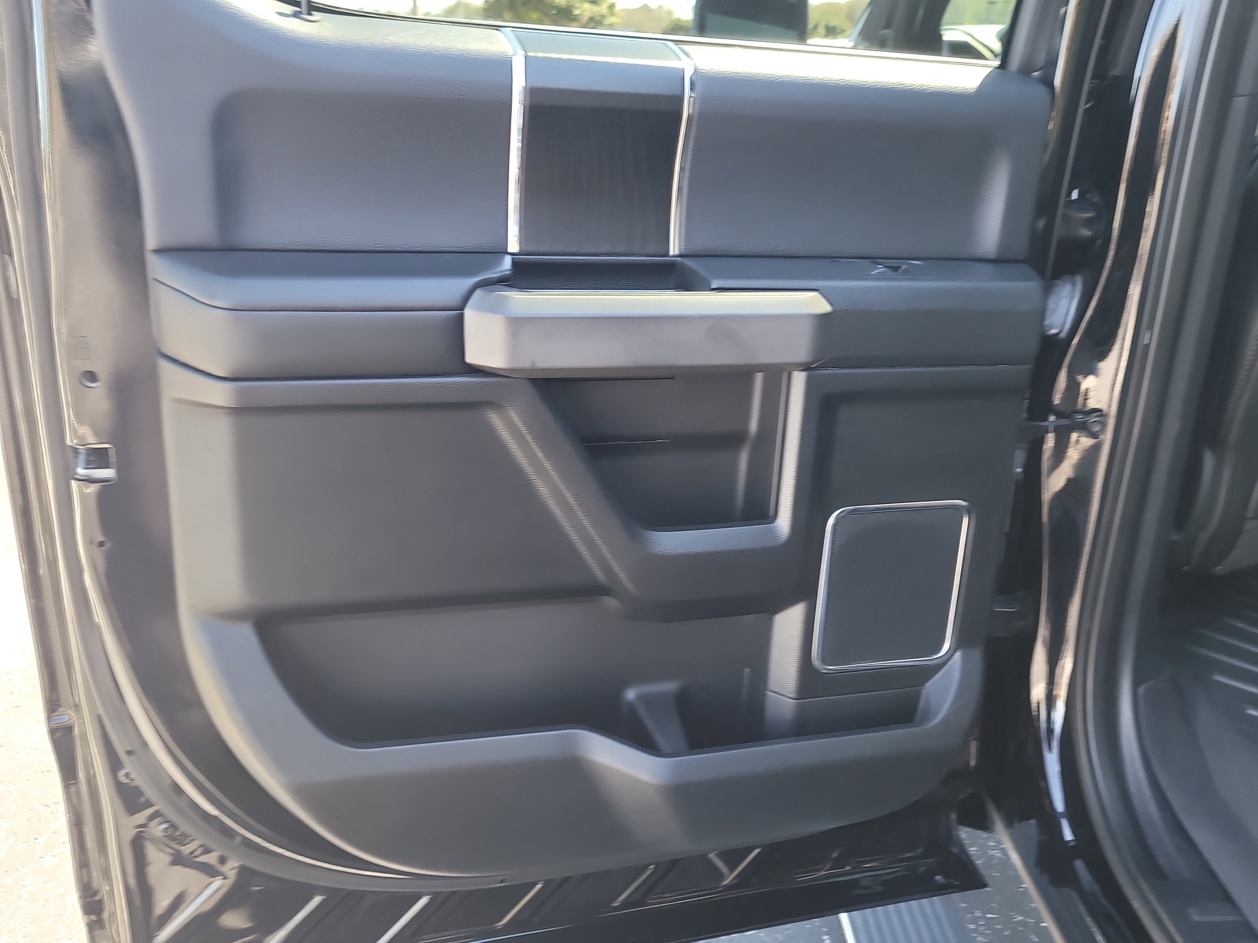 Used 2019 Ford F150 Platinum w/ Equipment Group 701A Luxury image 13