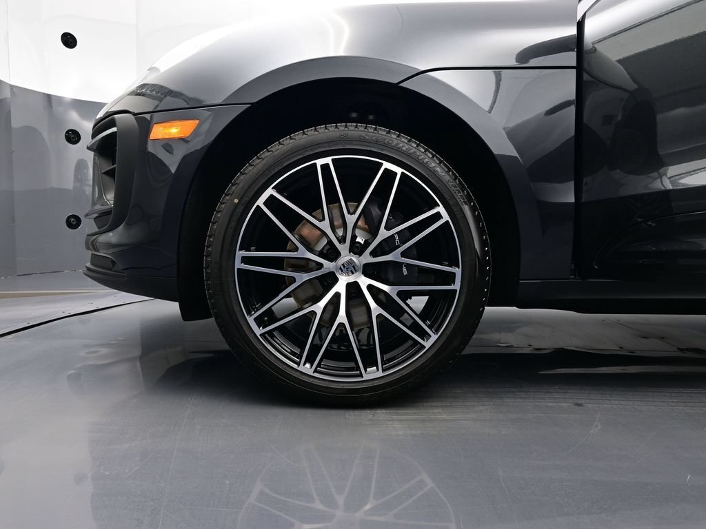 Certified 2026 Porsche Macan AWD/4WD image 6