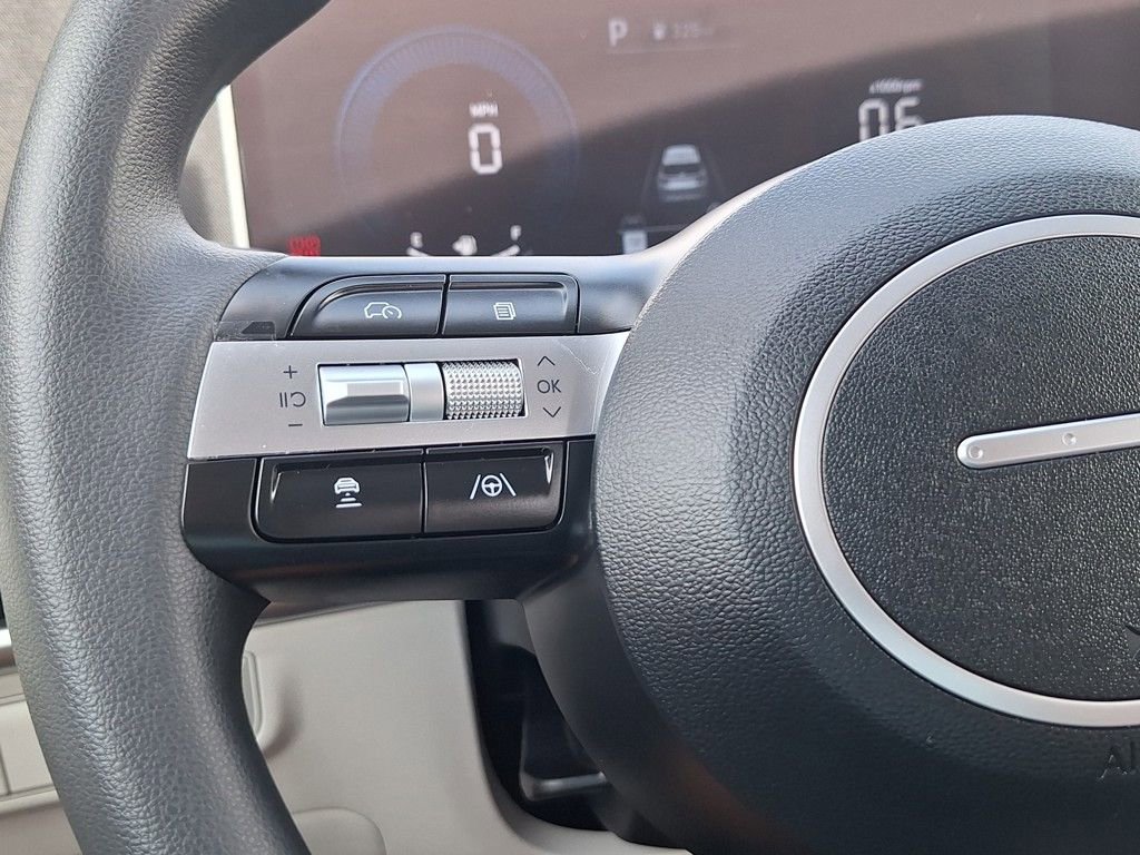 New 2025 Hyundai Tucson SE image 16