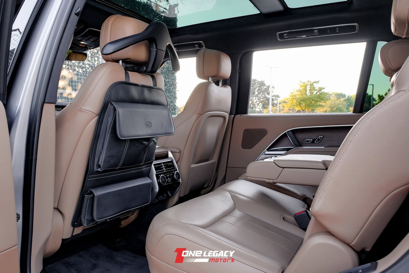 Used 2023 Land Rover Range Rover Long Wheelbase SE image 41