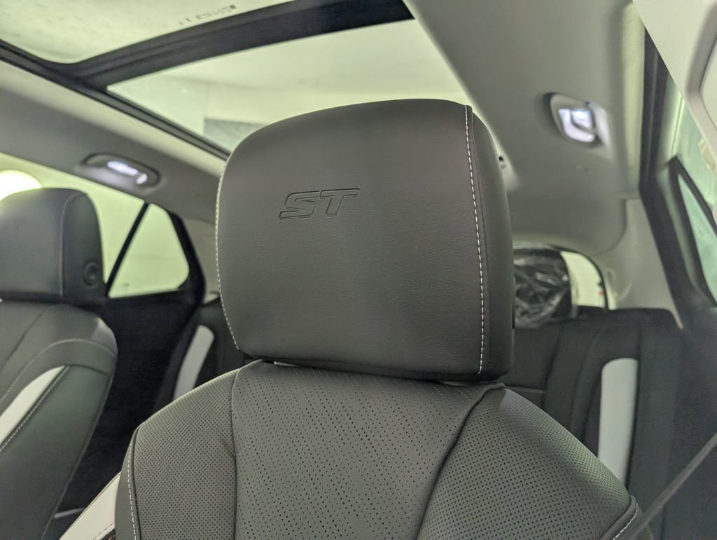 New 2025 Buick Envision Sport Touring image 17