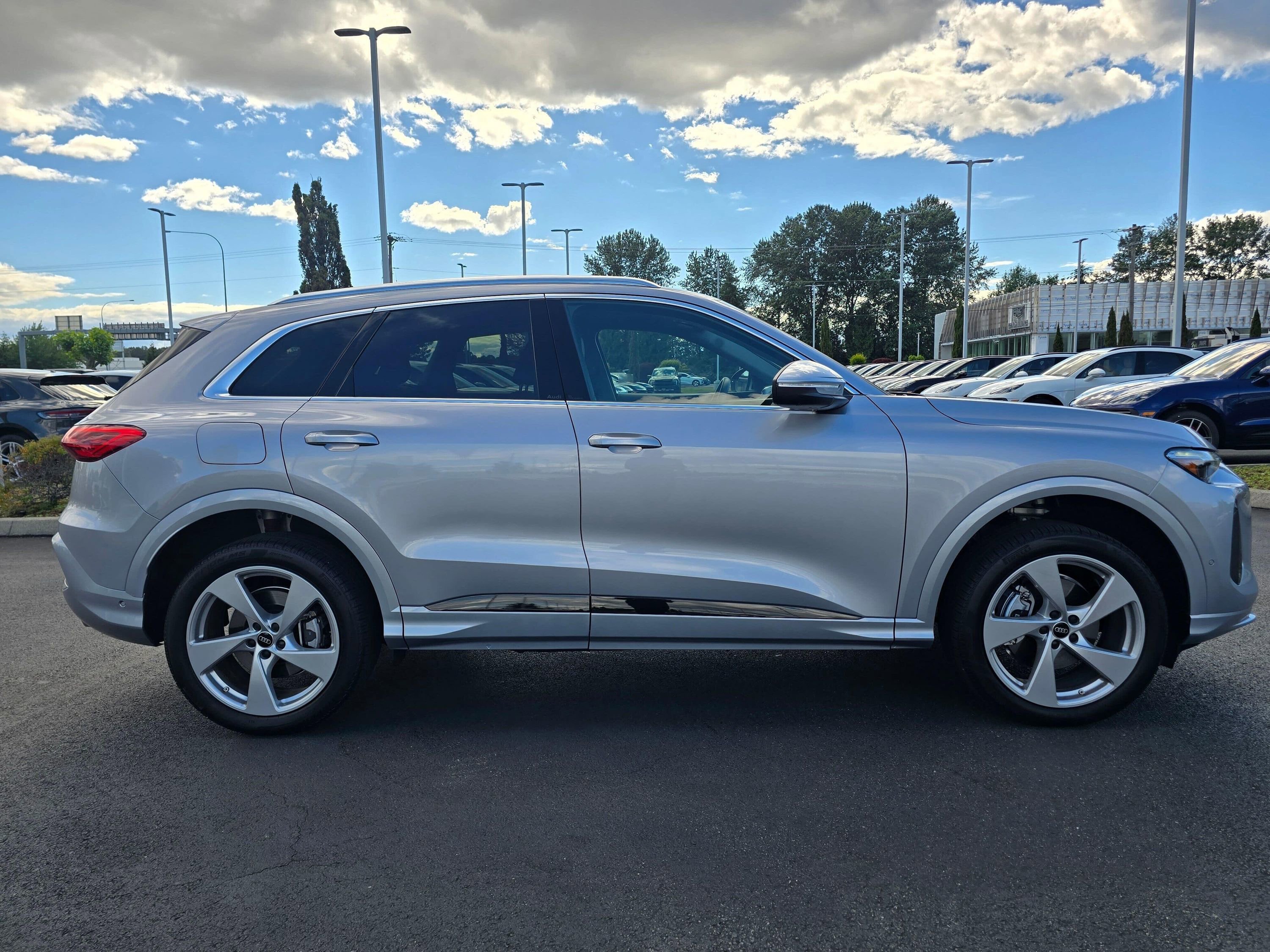 Used 2020 Audi Q8 Prestige w/ Prestige Package AWD/4WD image 6